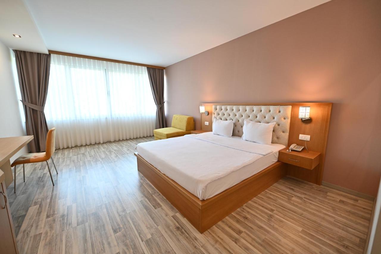 Hotel La Villa Gjakova Exterior photo